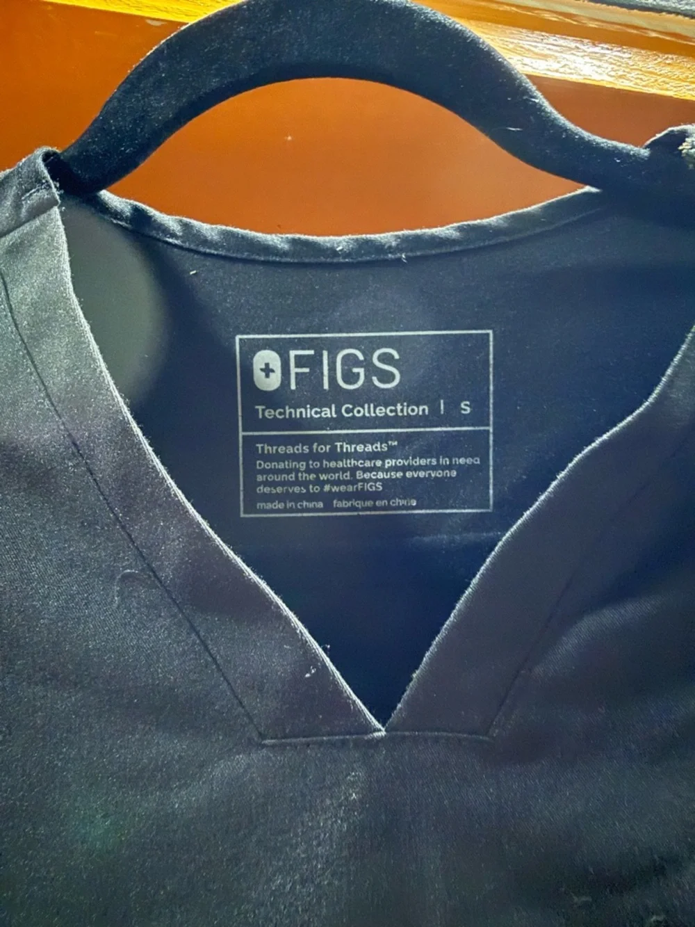 Figs Limited Edition Scrub Top Black Small - Picture 2 of 2